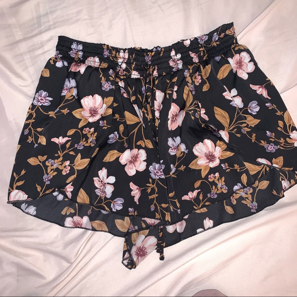 American Eagle floral petal shorts